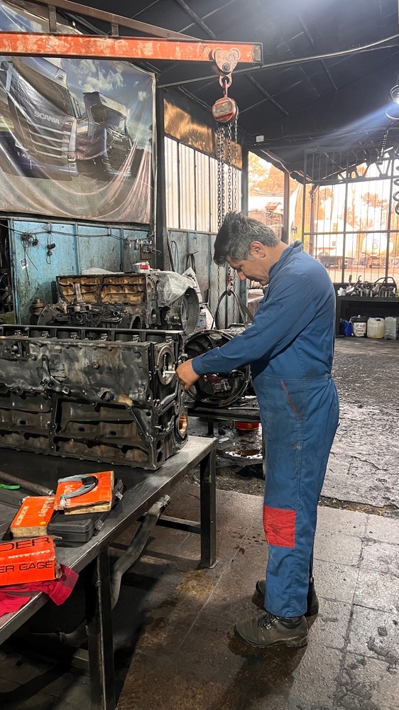 تعمیر تخصصی موتور اسکانیا